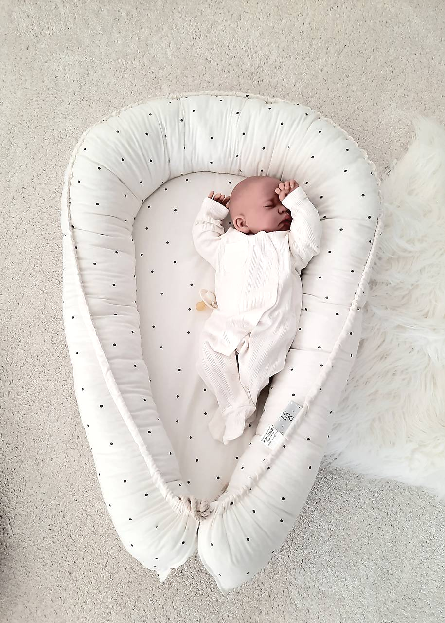 Hniezdo pre bábätko – obojstranne bodky