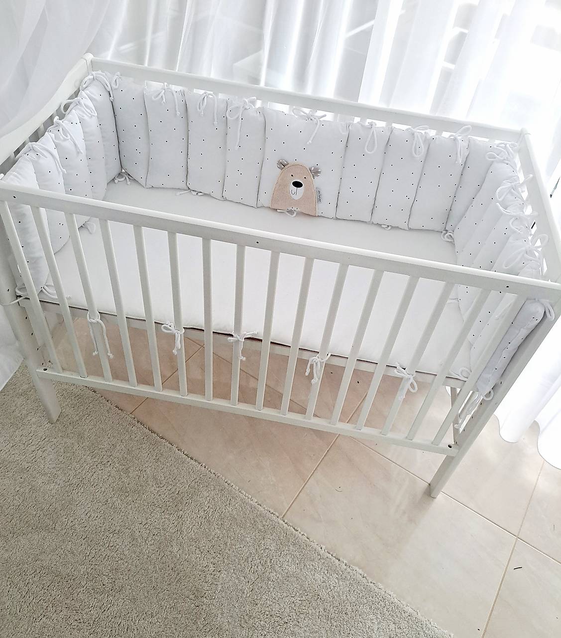 Mantinel premium do postieľky – bodky s béžovým mackom