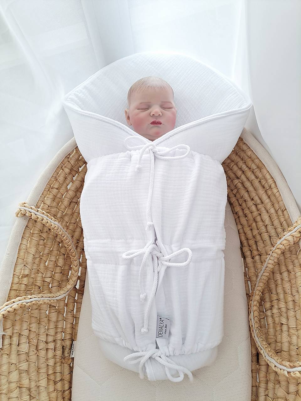 Mušelínová zavinovačka s viazaním – biela