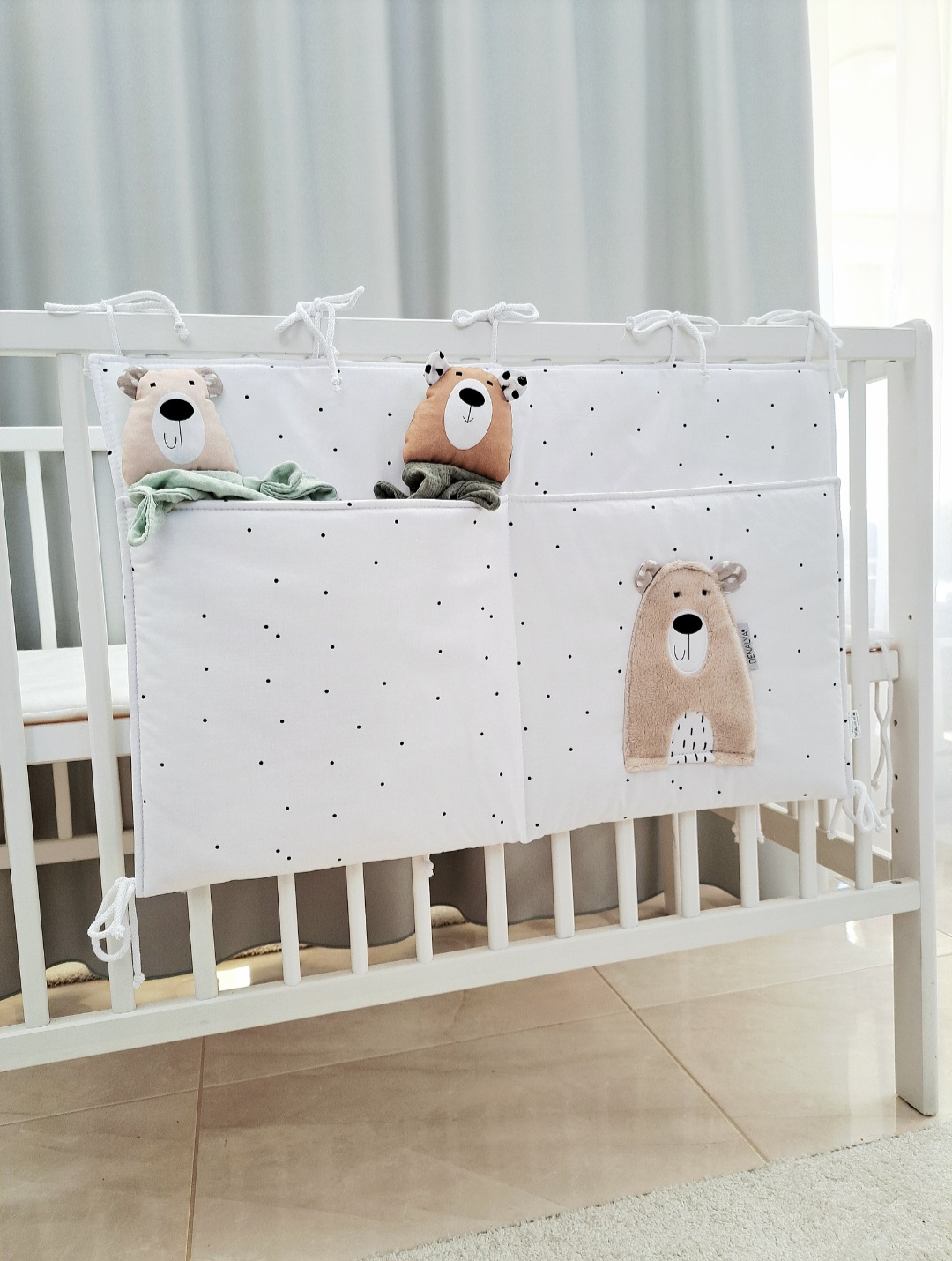 Vreckár na postieľku – bodkovaný s béžovým mackom
