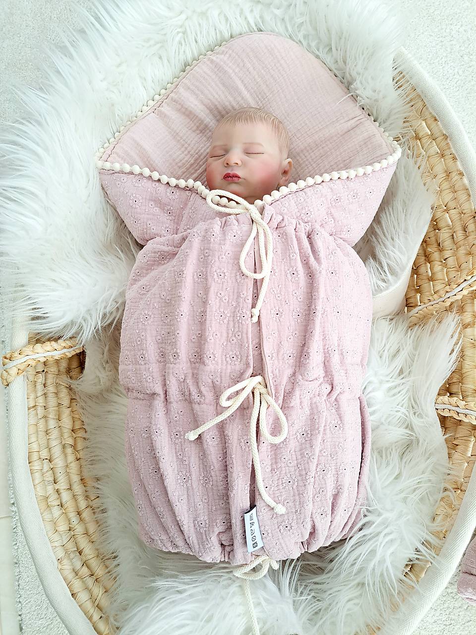 Mušelínová šnurovacia zavinovačka – madeira s lemovaním