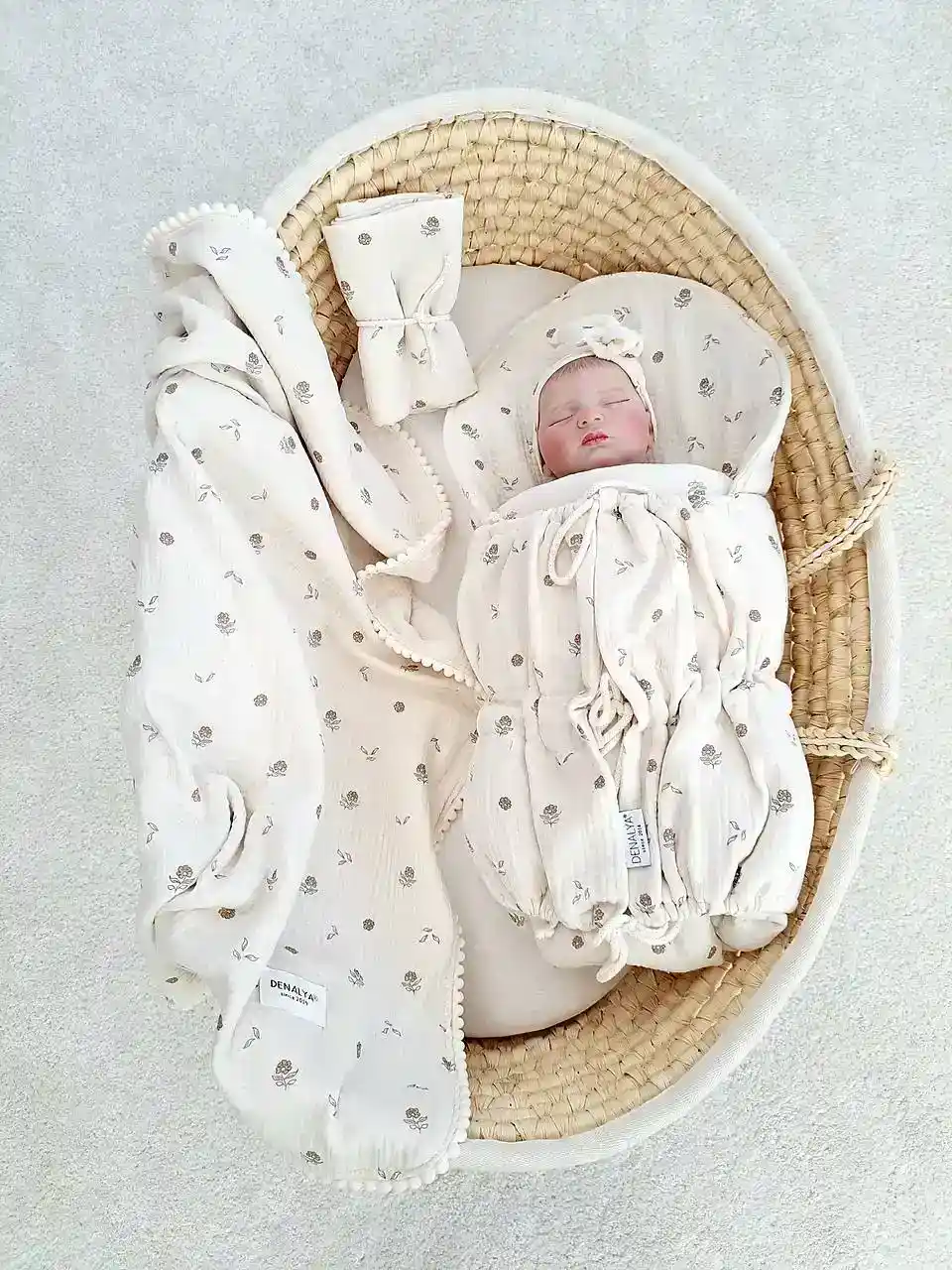 Letná mušelínová súprava do postieľky – Kvety na béžovej