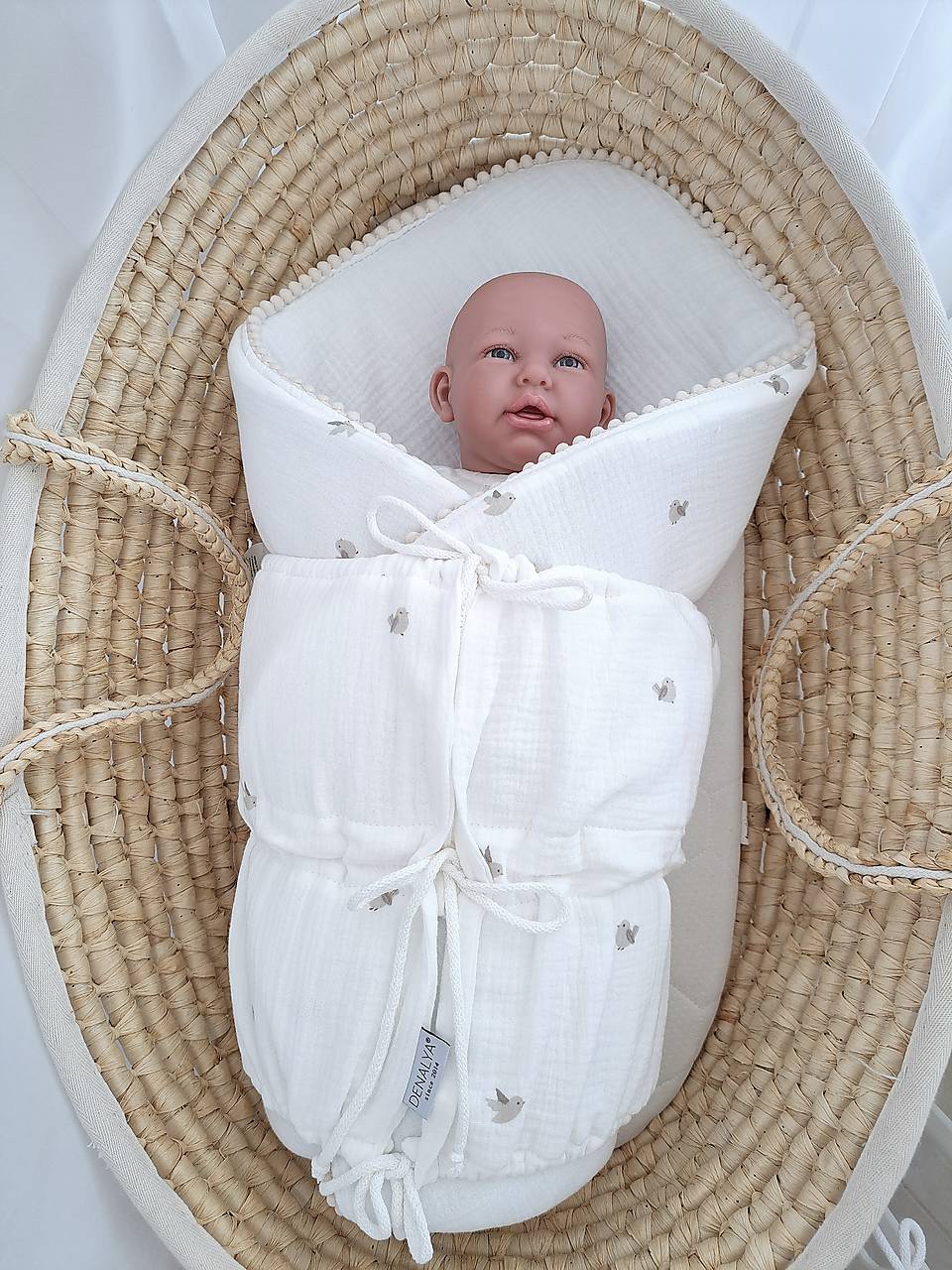 Mušelínová šnurovacia zavinovačka – vtáčiky s lemovaním