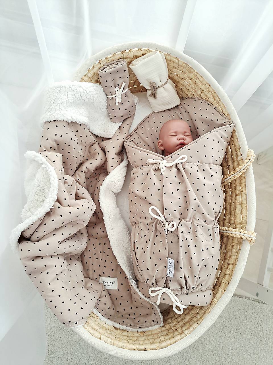 Mušelínová súprava pre bábätko 3v1 – Čierne trojuholníky