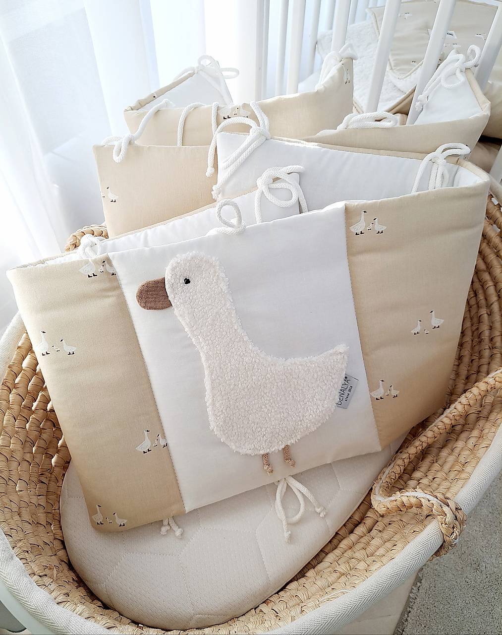 Panelový mantinel do postieľky – s húskou