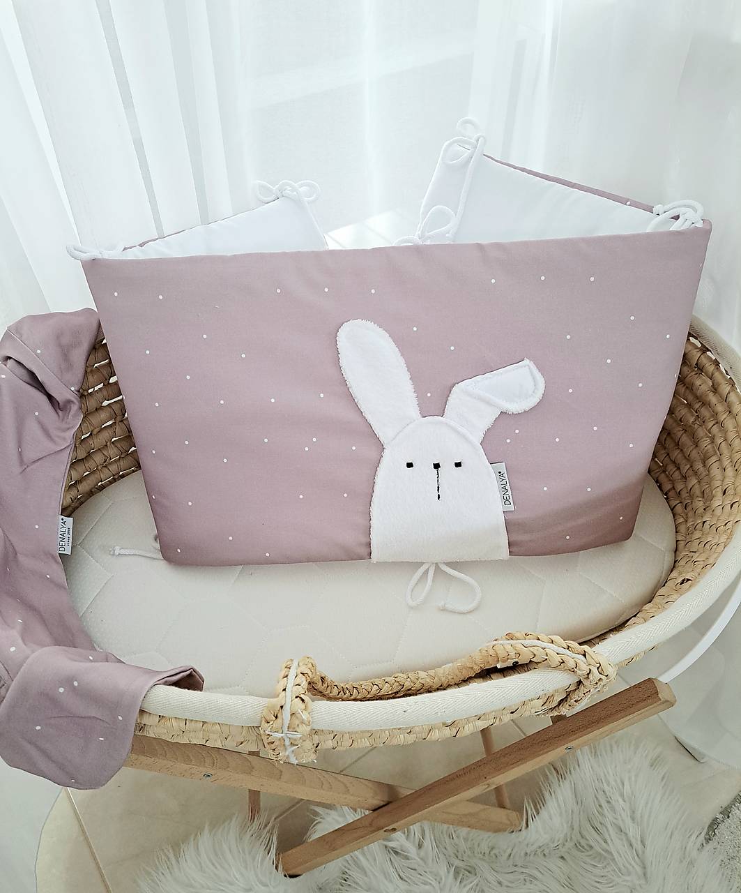 Mantinel do postieľky pastel ružový bodky s bielym zajkom